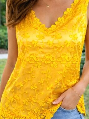 Yellow Lace Sleeveless Blouse Women Medium Floral Embroidered Sheer Back Scallop